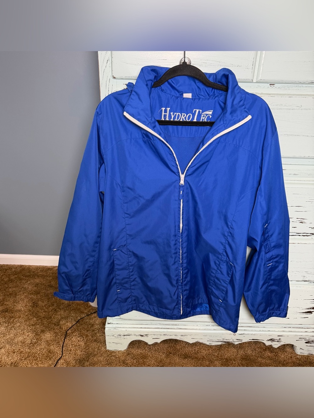 Mackintosh New England Men’s Blue Lightweight Packable Rain Jacket. Size medium.